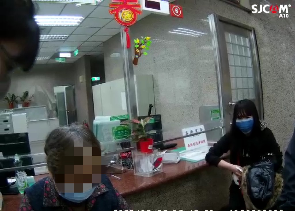 跨境送禮先付9萬?婦人遇詐騙險匯款警即時勸阻 S 10682372