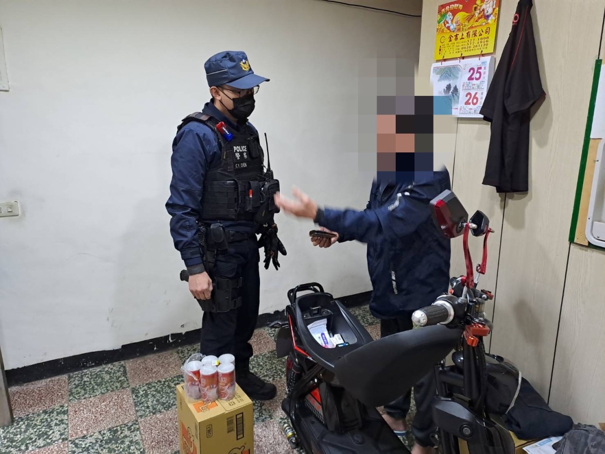 獨居老人多日未進食 八德暖警送物資即時關懷 S 11304975