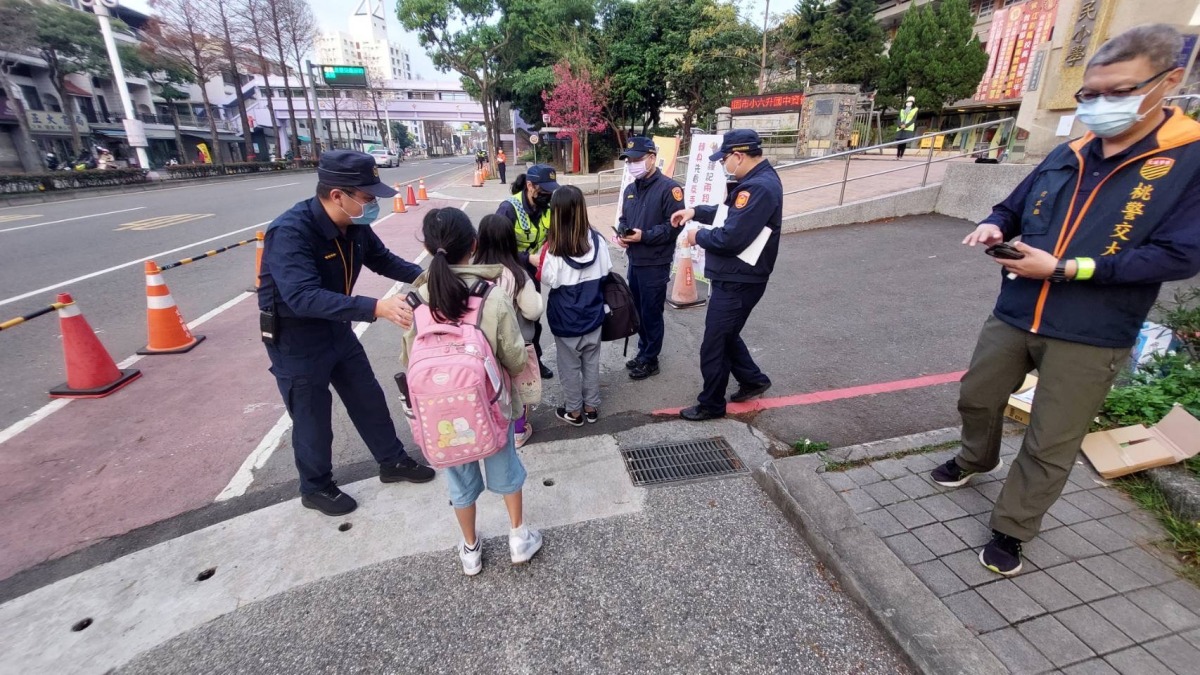 開學啦!桃警執行護童專案守護校園安全 S 115867676