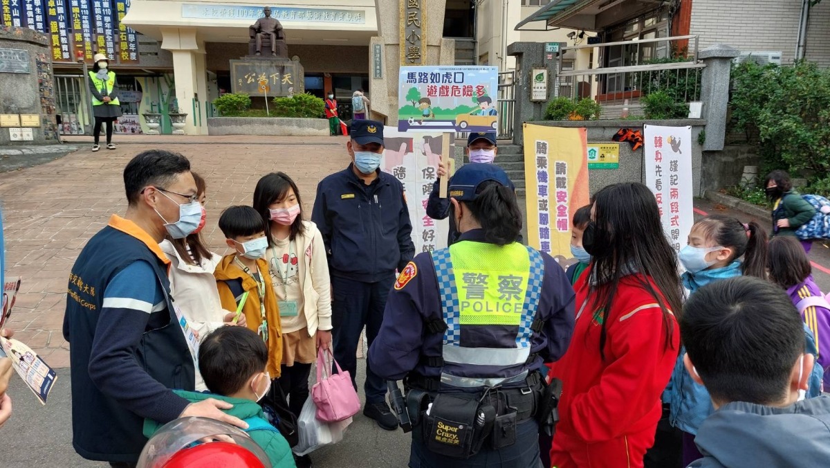開學啦!桃警執行護童專案守護校園安全 S 115867678