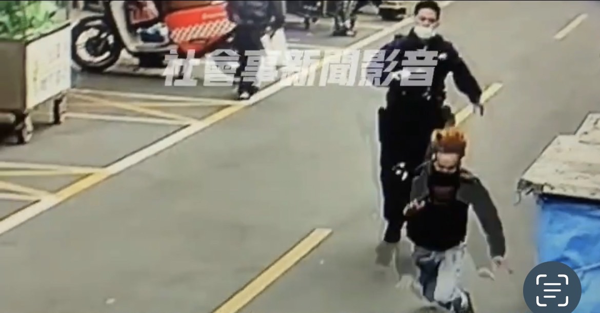 【有片】金毛男逛大街行跡可疑 員警盤查逮失聯移工 S 116154412