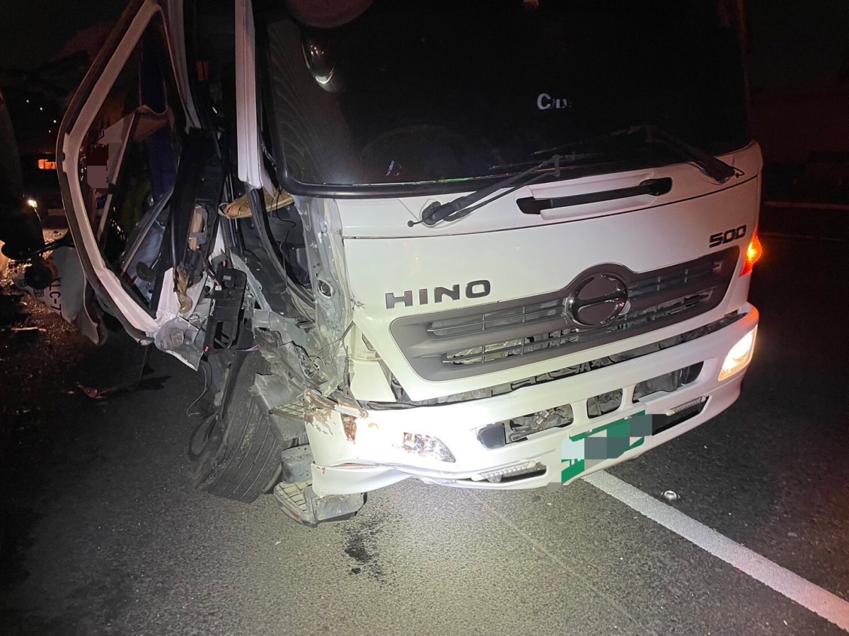 男國2酒駕疑下車撿掉落物 遭大貨車追撞捲車底亡 S 165912591
