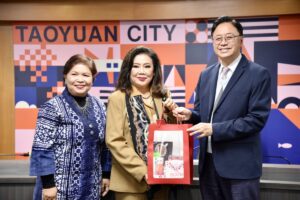 泰國菁英領袖參訪團拜會張善政 市府頒發首張觀光榮譽大使聘書