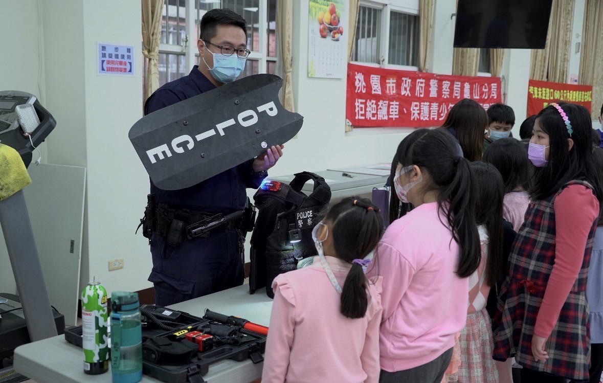 龜山警「小小警察體驗營」登場 犯罪防治、交通安全觀念向下扎根 S 44458166