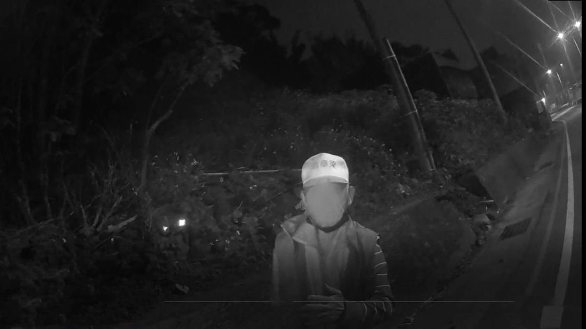 7旬翁深夜獨自徘徊 龜山警助返家團圓 S 45023248