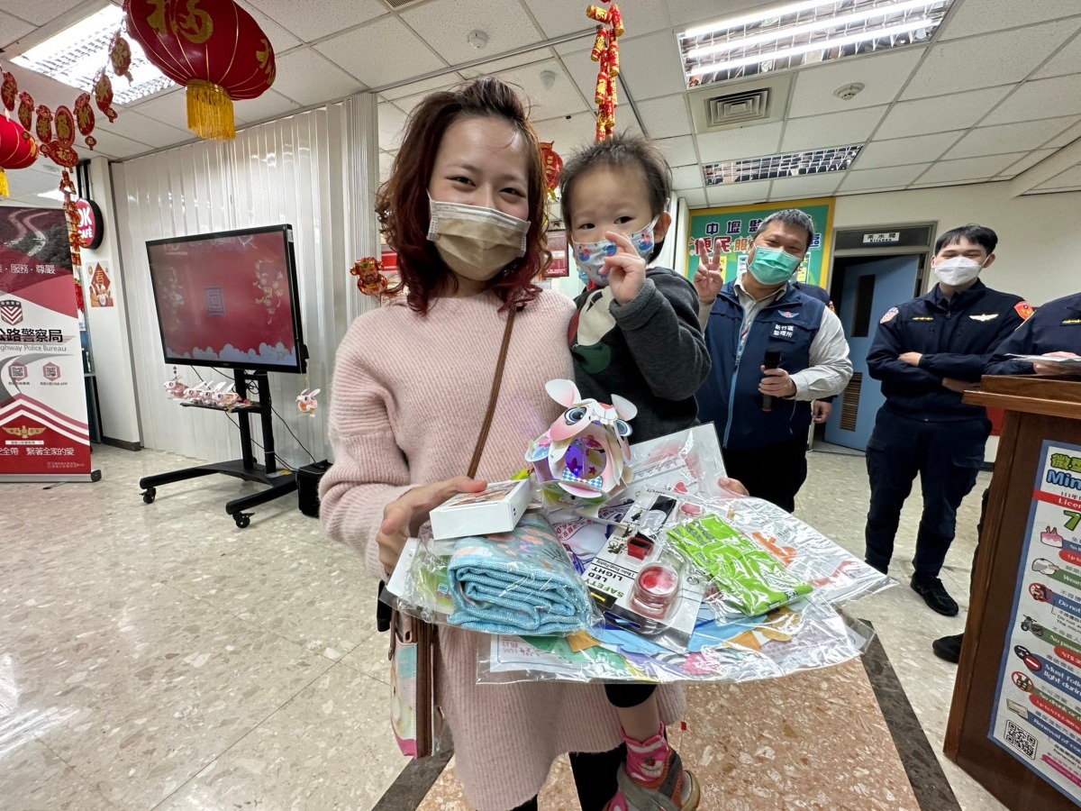 中壢監理站「元宵猜燈謎」結合交通安全宣導 鼓勵參加機車駕訓班 S 56934440