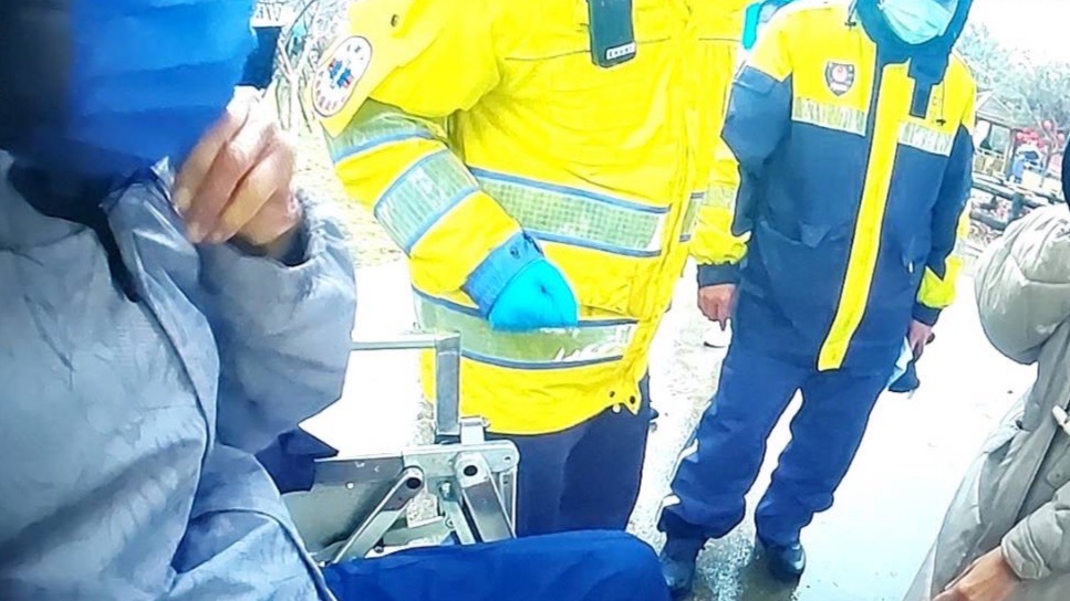 7旬婦逛燈會癱坐在地 楊梅警消即刻伸援 S 7618630