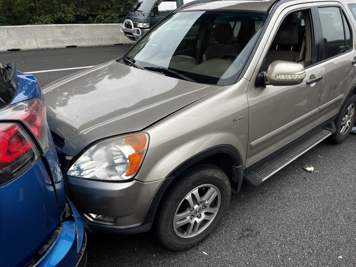 國1南向51.2K桃園段6車追撞 1駕駛受困 S 94945316