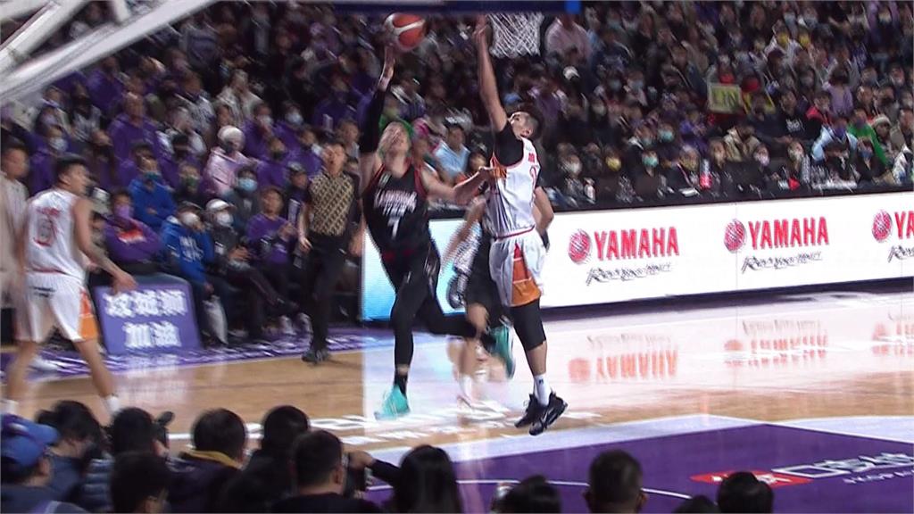 林書豪聯盟生涯新高32分！鋼鐵人逆轉勝攻城獅