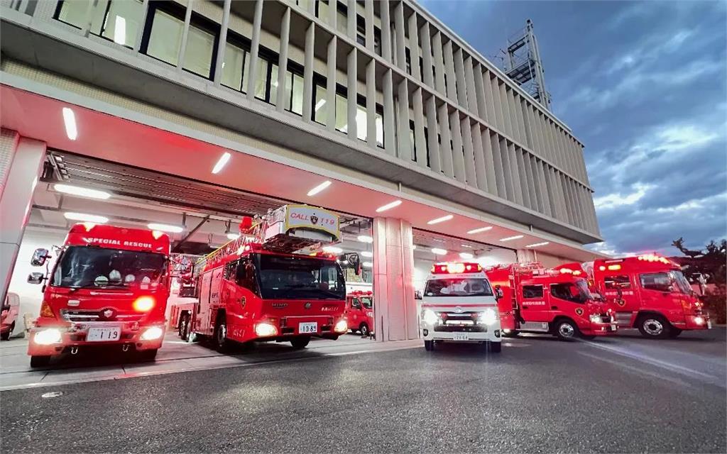 日大阪工廠13塊「重達2噸」金屬板相繼倒塌 1死2重傷 日大阪工廠13塊「重達2噸」金屬板相繼倒塌 1死2重傷