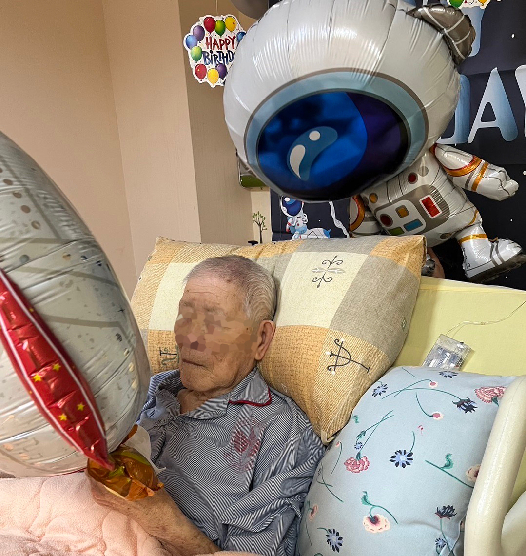 想去外太空旅行!北榮桃園分院安寧團隊助9旬翁圓夢 安寧慶生 2