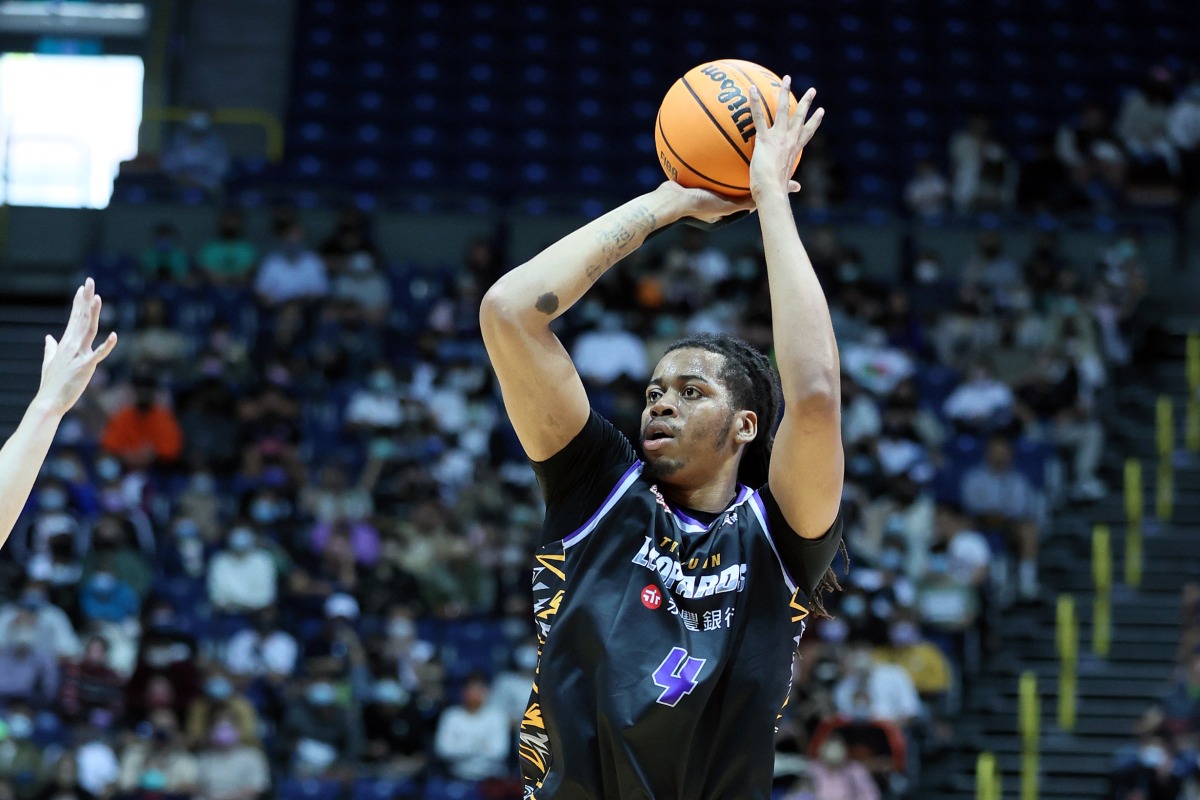 霍華德來台首度大三元 率桃園永豐雲豹獲2連勝 戴維斯 1