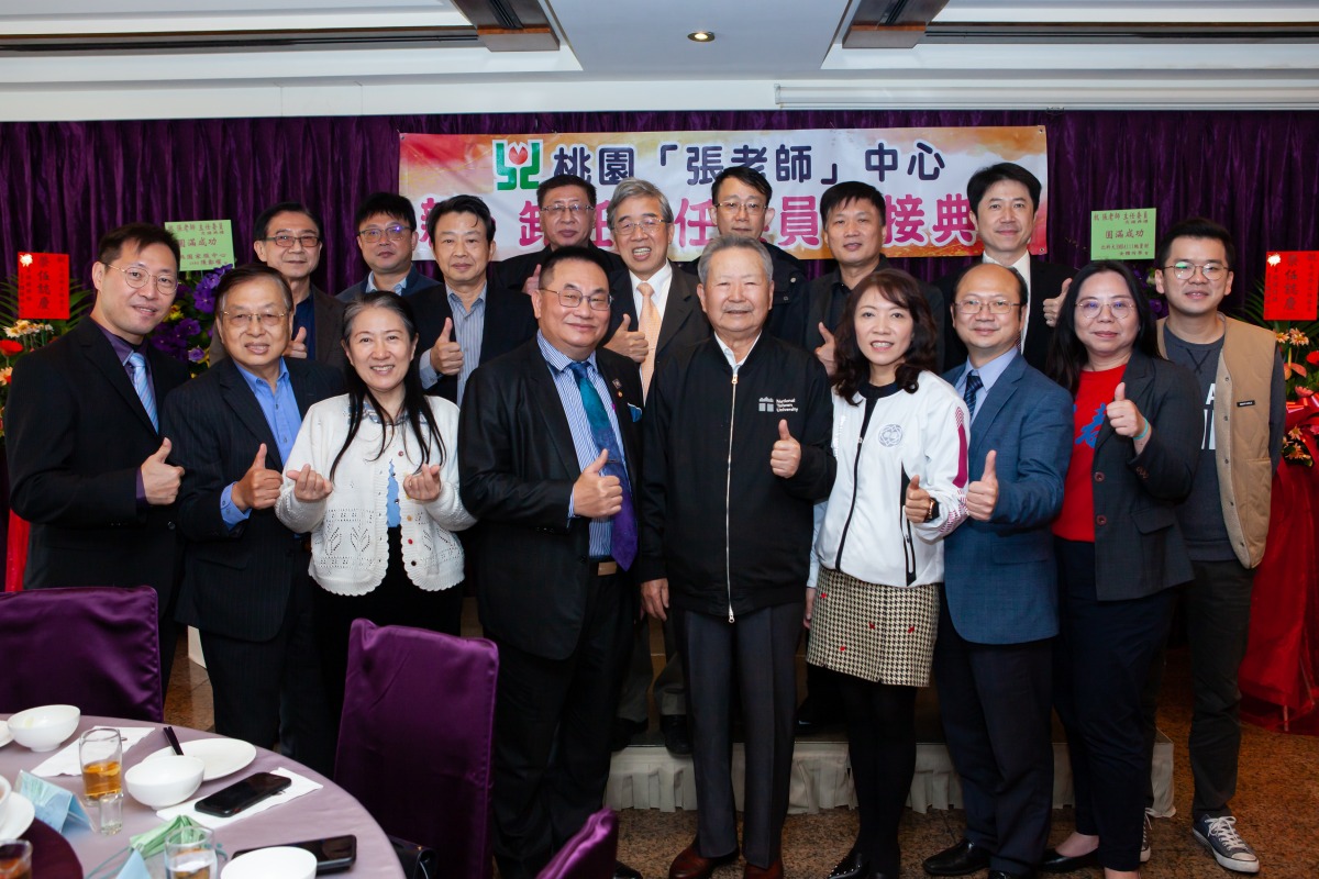 桃園張老師主委高國安履新 持續關注大眾心理健康 新任主任委員高國安與輔導委員們合影 2