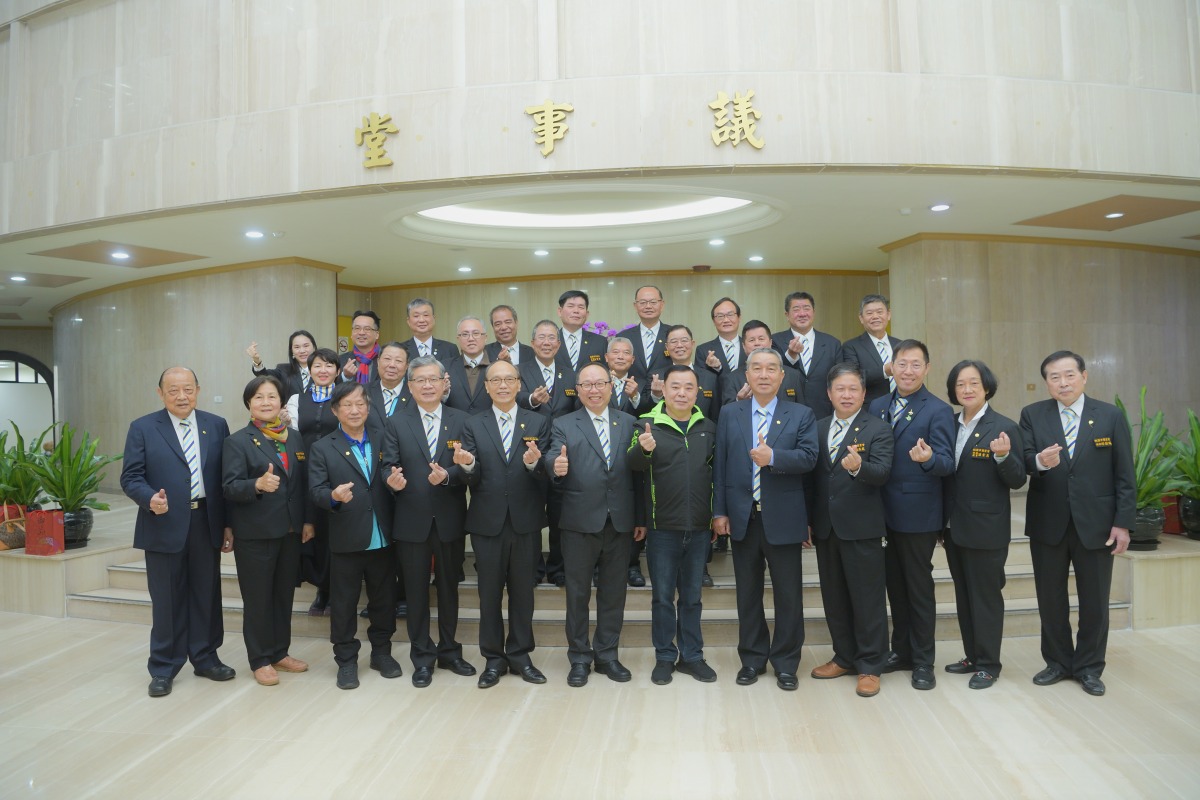 桃園商業總會與議長邱奕勝交流 盼共創經濟繁榮 與桃園市商業總會合影