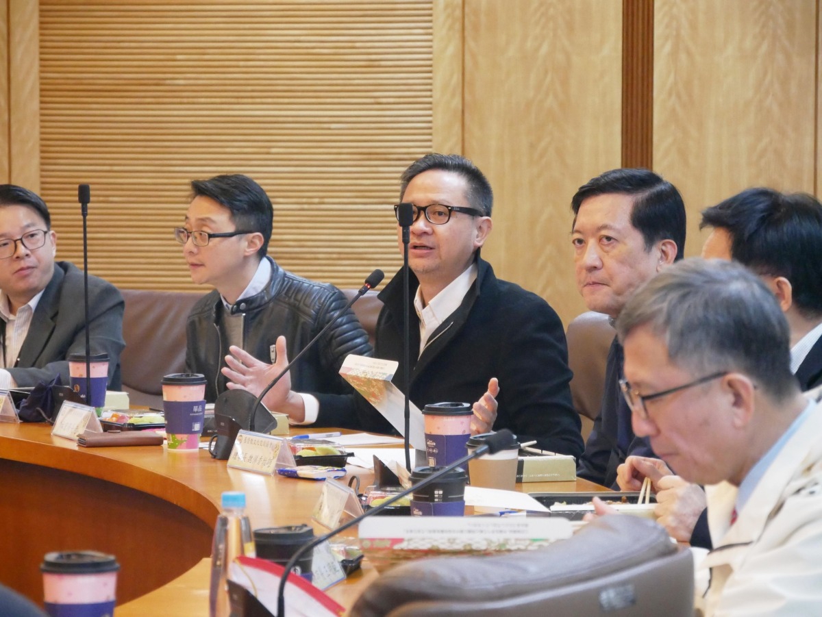 （圖）針對社會各個需要的資源挹注，雙方提出合作想法，交談熱絡。