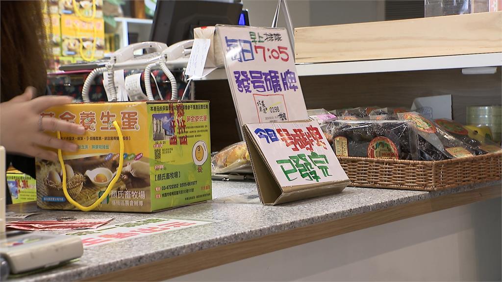 搶蛋!每人限購一箱雞蛋 民眾6點半排隊搶蛋