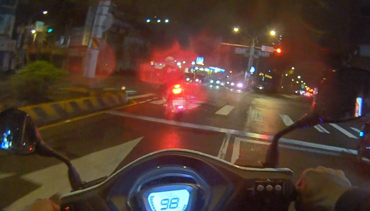 可惡!喝酒想吃消夜還騎車 警網攔查圍捕酒駕男 1400047 scaled