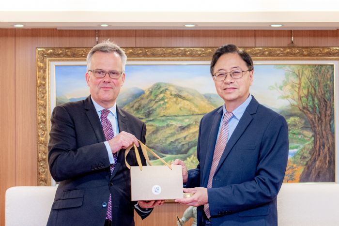 張善政與英國在台辦事處交流 曝將公布2050淨零碳排路徑圖 20230314153445299