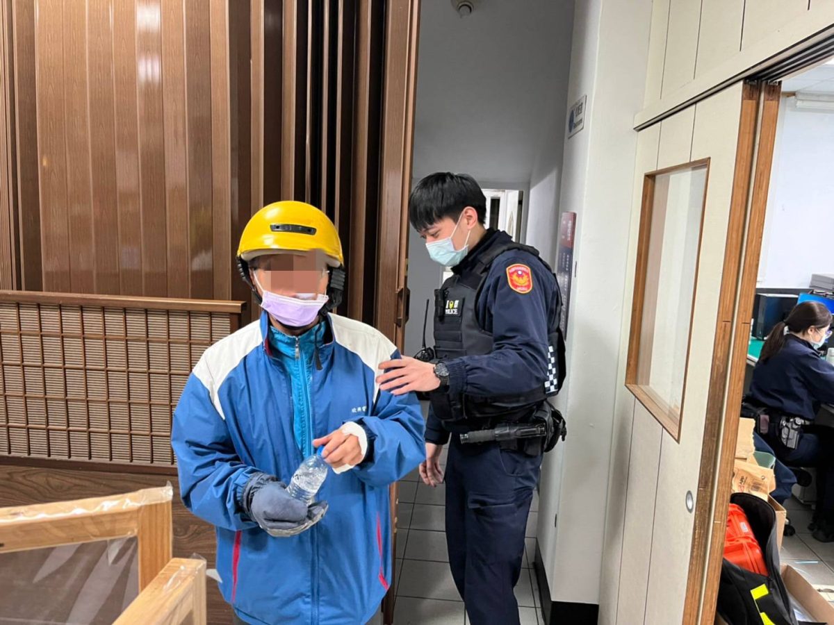 7旬翁騎車四處徘徊 大園暖警助聯繫家屬 245206 scaled