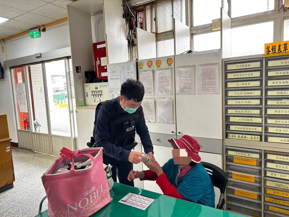 7旬失智婦買菜迷路 觀音暖警助返家團圓 249267 scaled