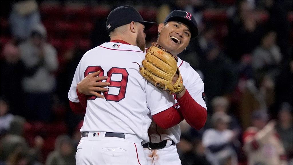 備戰新球季!張育成拖10年行李箱曝心境