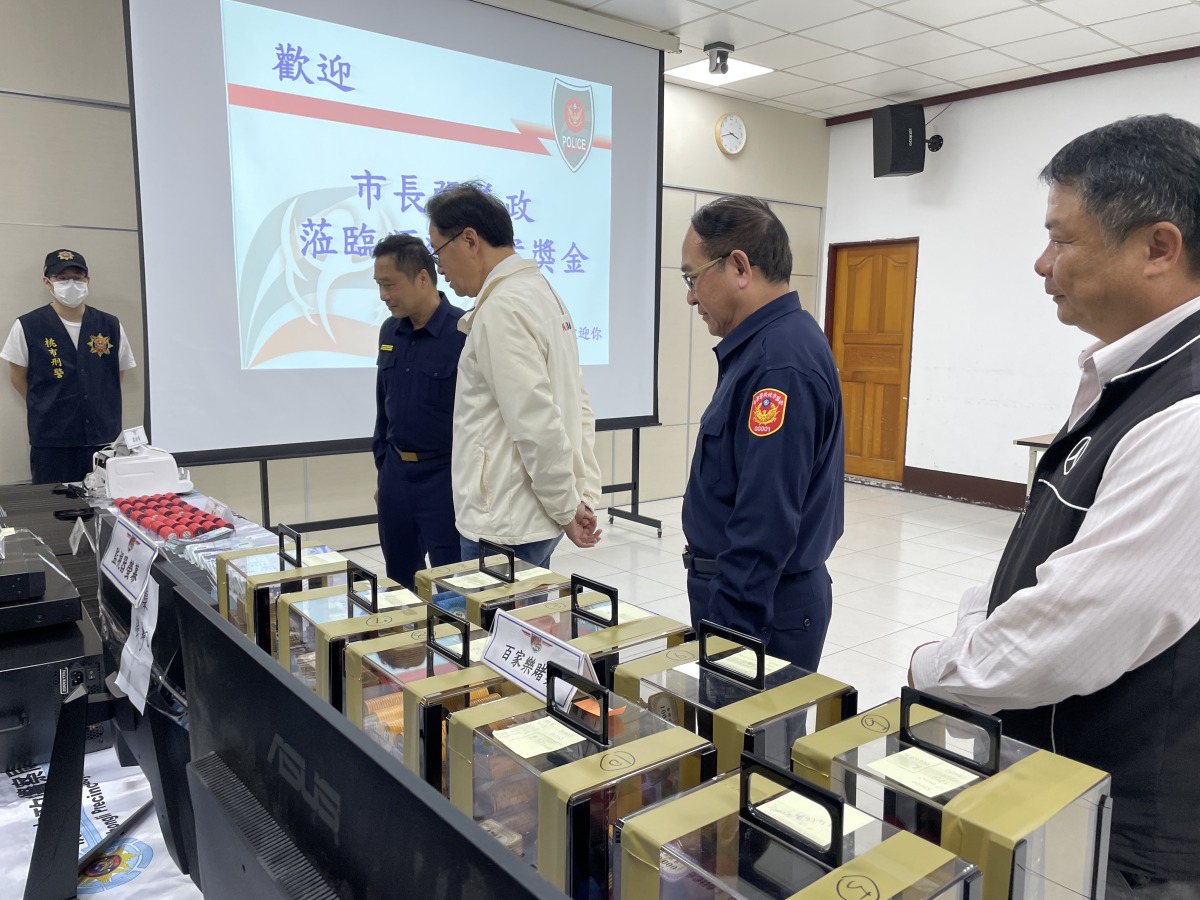 中壢警破獲百家樂賭場逮捕45人 張善政頒獎肯定辦案效率 4B5A4448 17AA 4EA7 BD7D EB21BEA24DF0