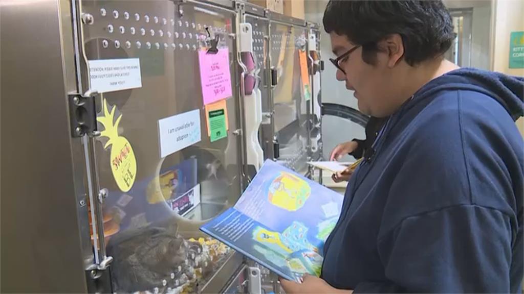 高中生克服上台恐懼症 唸故事給牠們聽