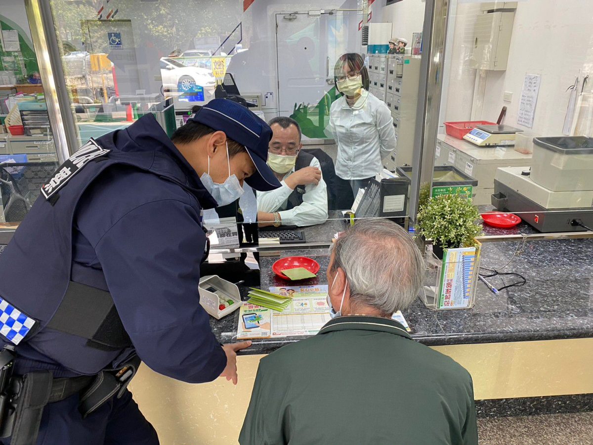 退伍老兵領300萬投資黃金 平鎮警銀聯手勸阻 533007 scaled
