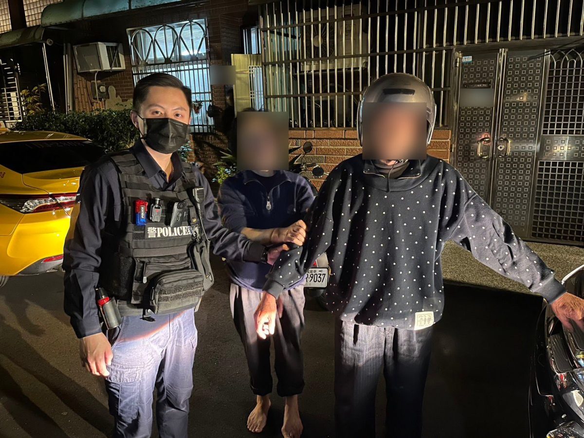 7旬翁凌晨戴安全帽散步?平警察覺有異上前關心 537257 scaled