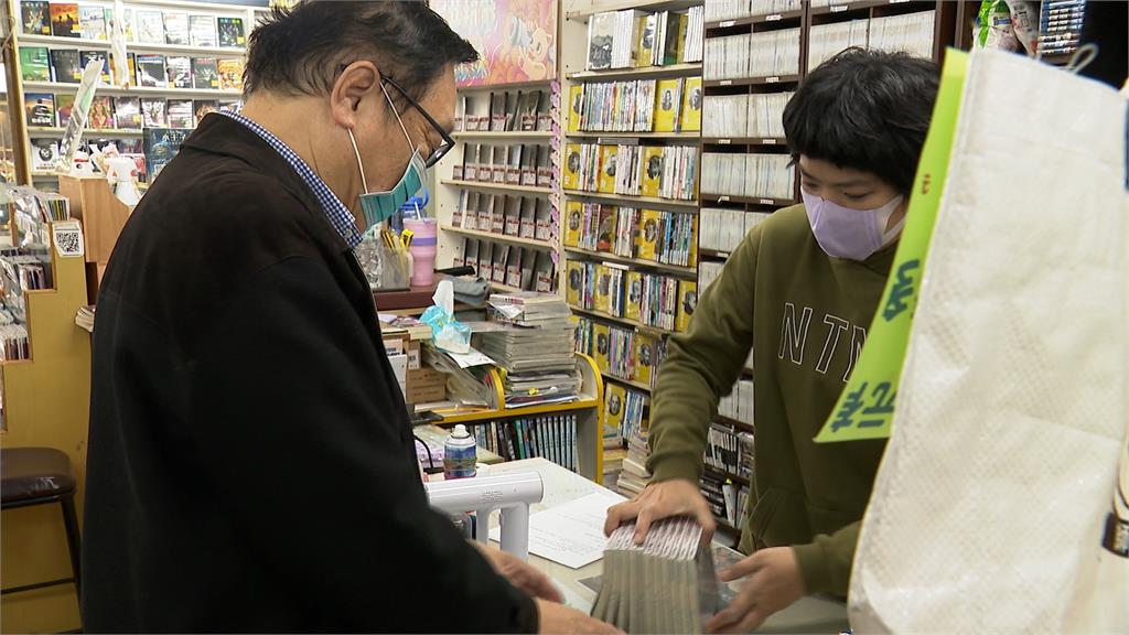 網路、串流平台夾擊 租書店轉型求生存