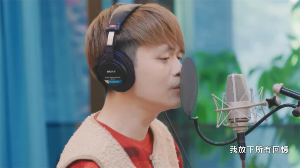 蔡阿嘎「一鏡到底翻唱〈嘉賓〉」!網嚇:耳朵懷孕