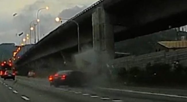 【有片】國1轎車撞翻小貨車 網驚:像被飛彈打到 744 scaled e1679291948994