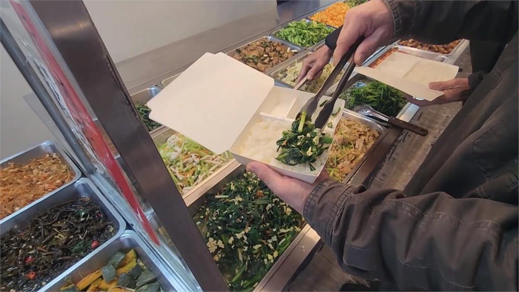 超高CP值員工餐 4配菜+超大一條魚不到50元