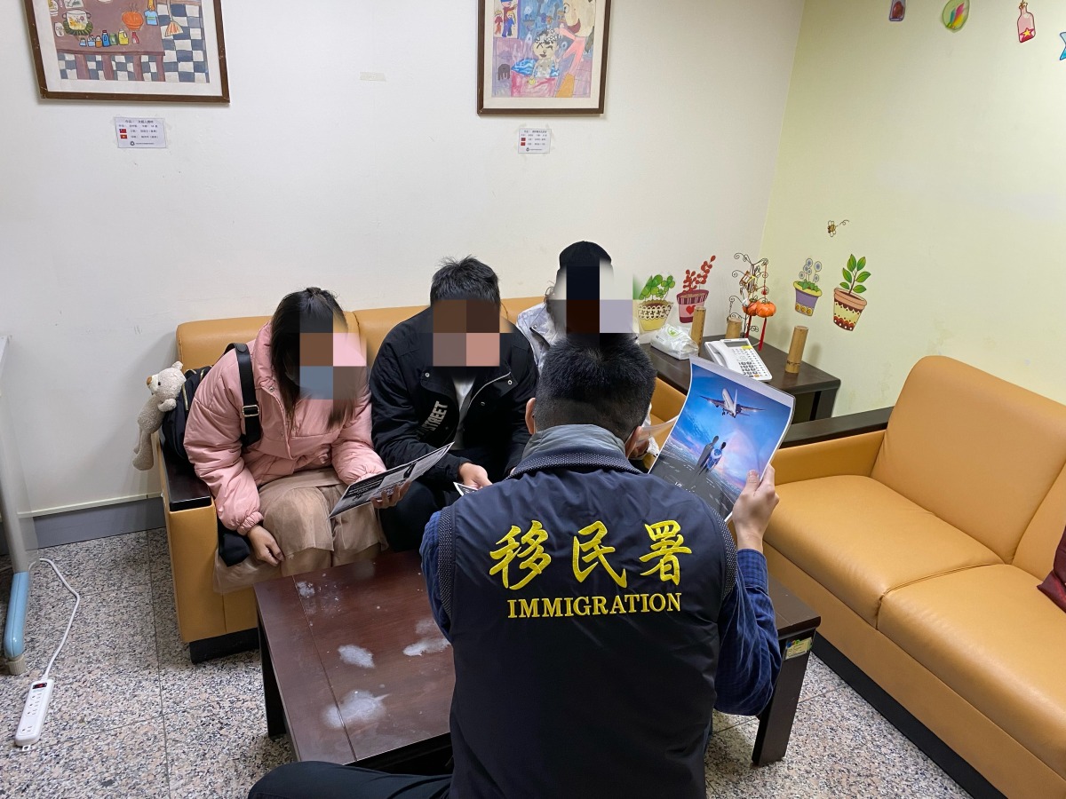 越籍嬤來台看孫子忘簽證到期 移民署桃園站助返國 FFF381AB 05C9 41F6 88CF 880842B0CCDD