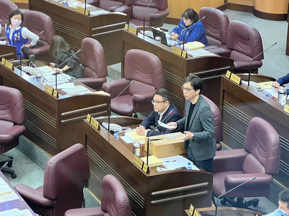美福大火案 議員牛煦庭、錢龍開箱桃園「大秘寶」 LINE ALBUM 244440230322 市長施政報告 230323