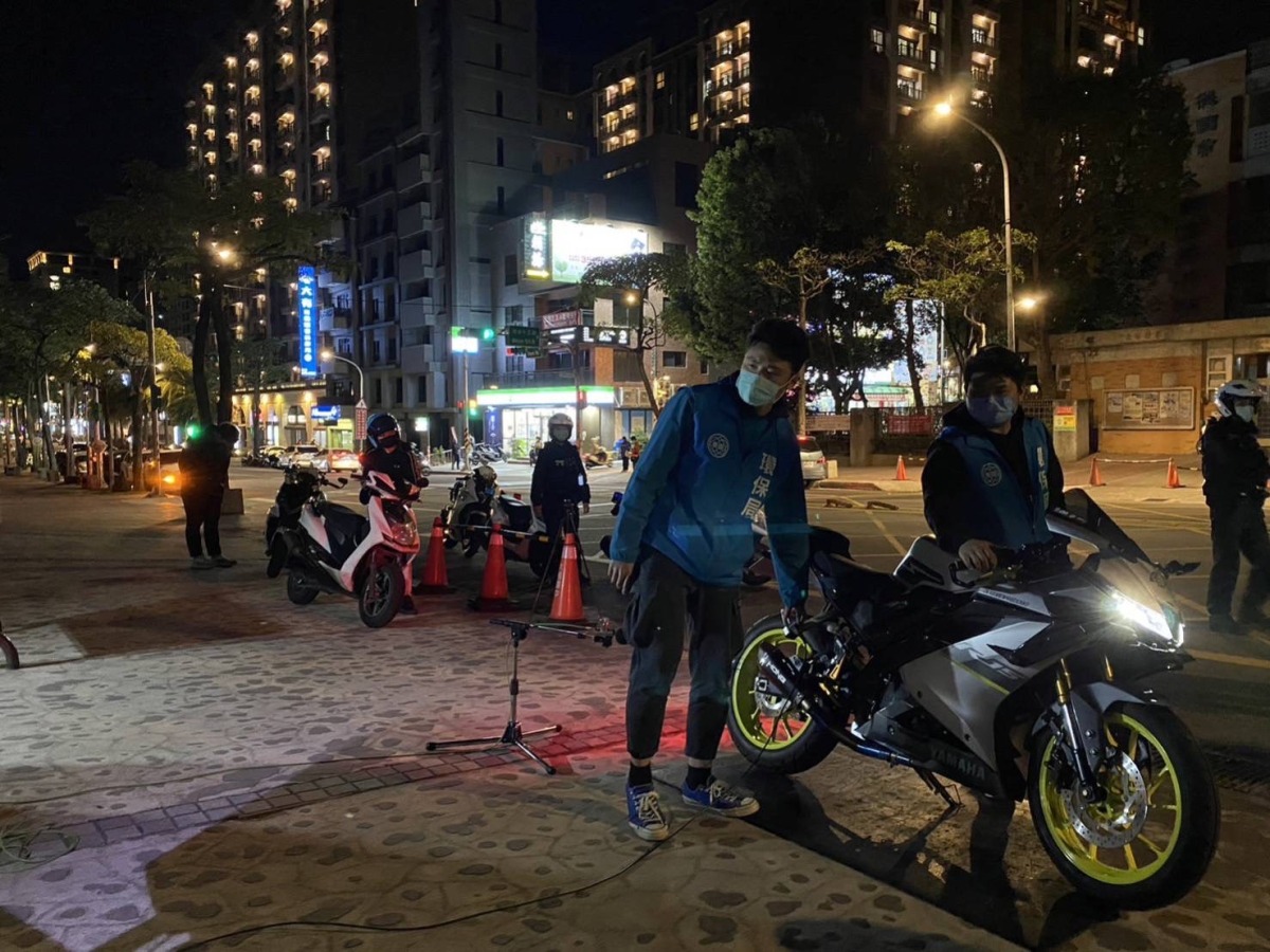 【有片】取締噪音車逮通緝犯 警充當狗保姆暖喊:安心開庭 S 116580403