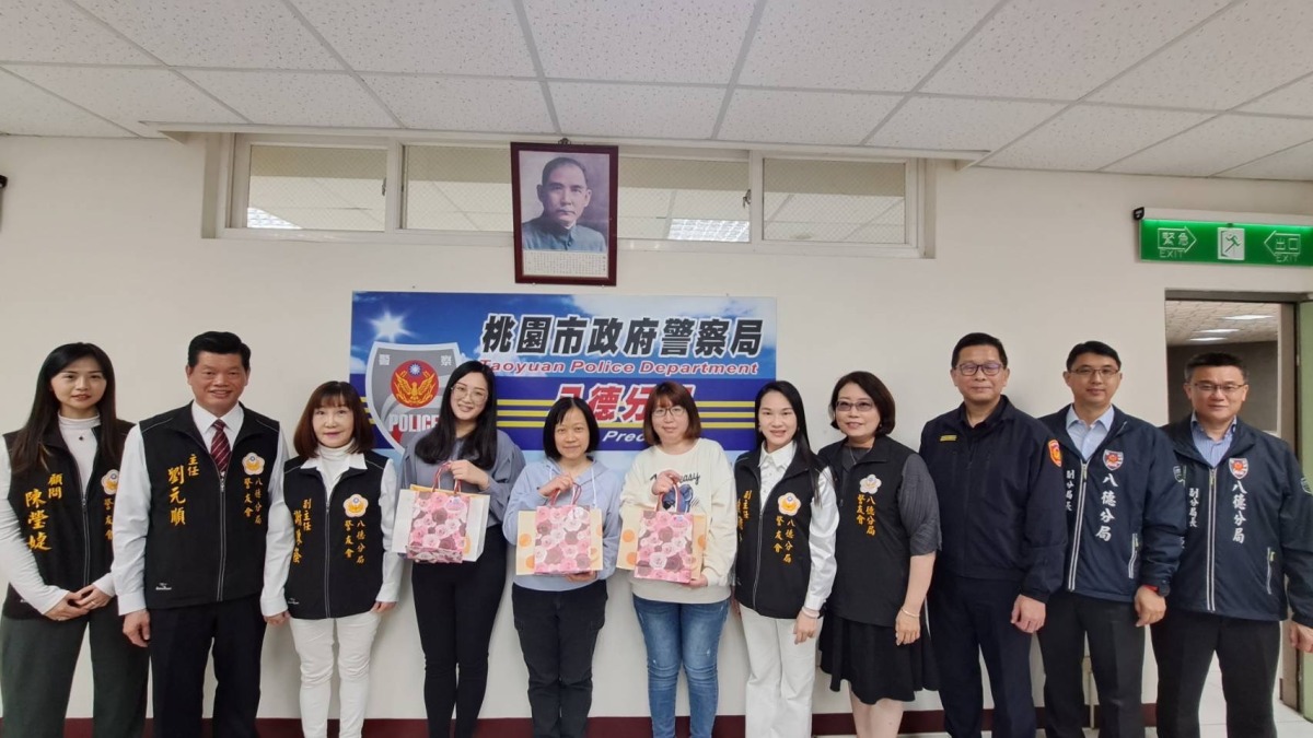 溫馨婦女節 八德分局長林樹國贈禮表心意 S 116613138