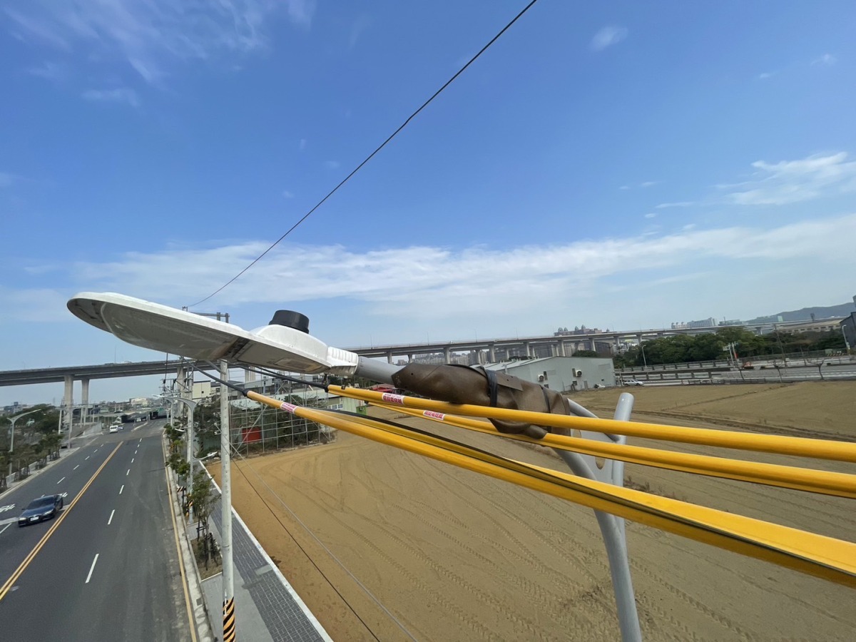 桃園區經國路4670戶停電 台電:路燈桿磨破高壓線 S 374161417