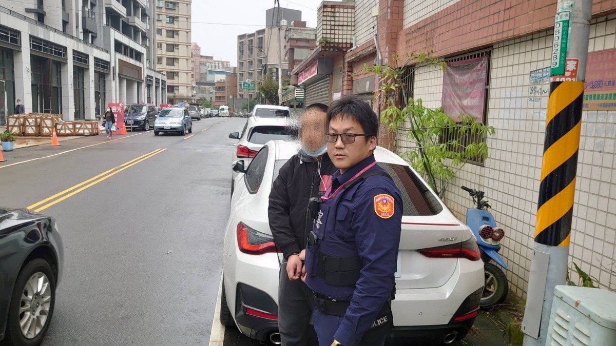 背9條通緝還謊報身分!龜山警逮1男涉北市東區某餐酒館砍人案 S 52641817
