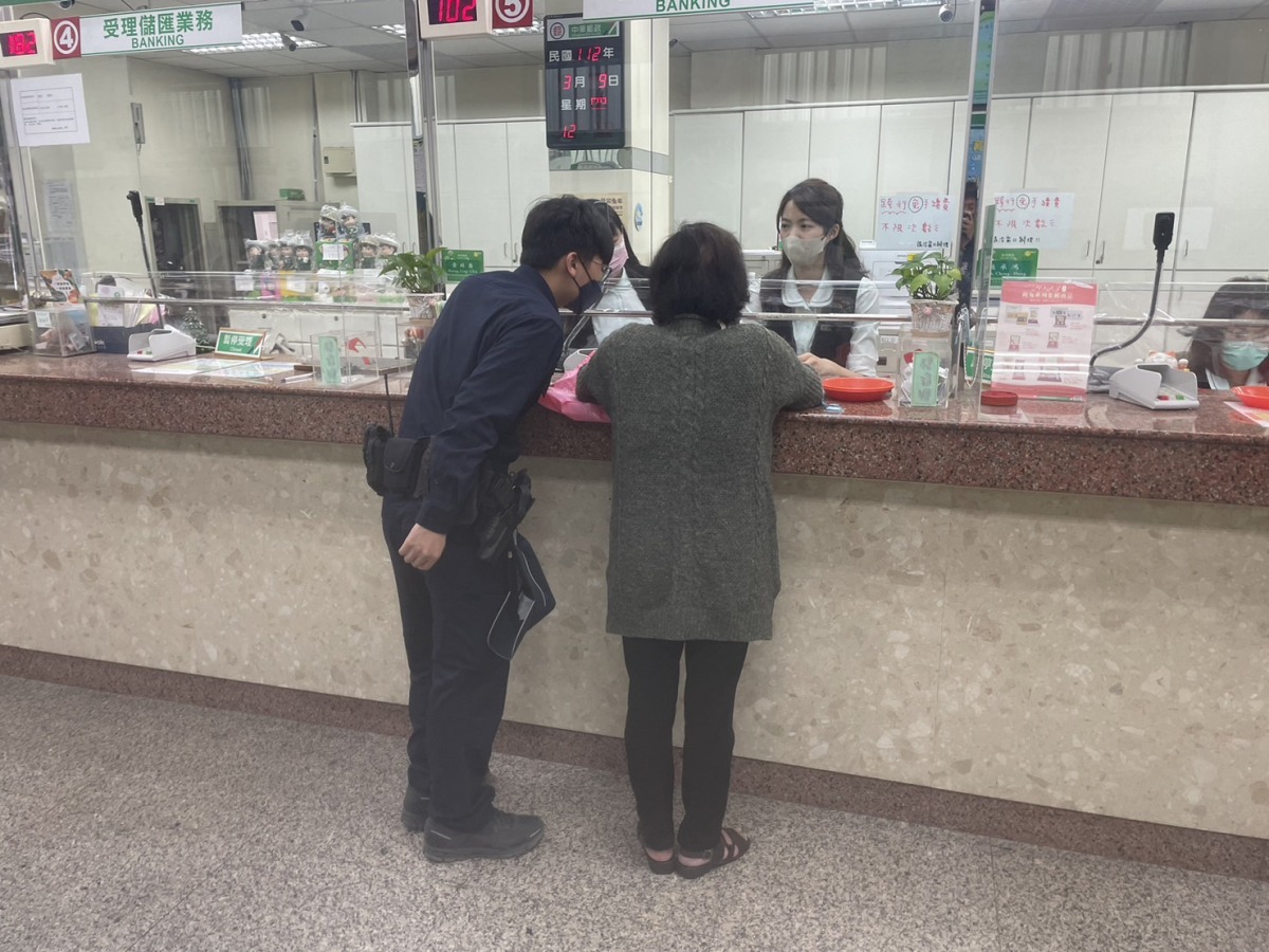 百年詐騙老梗 楊梅警攜手行員聯手破解 S 52903974