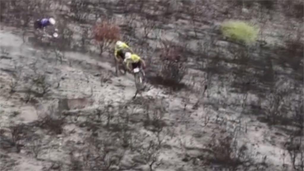 野生雄鹿亂入賽道 「越野界環法賽」山路激戰