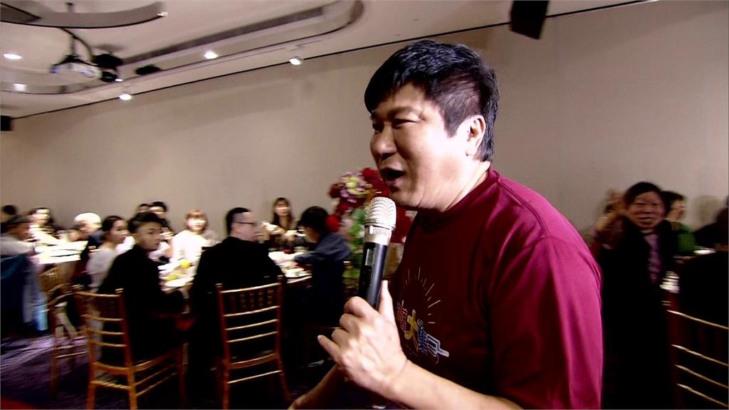 胡瓜亂入婚禮送幸福!調皮「1舉動」惡整新郎傻眼