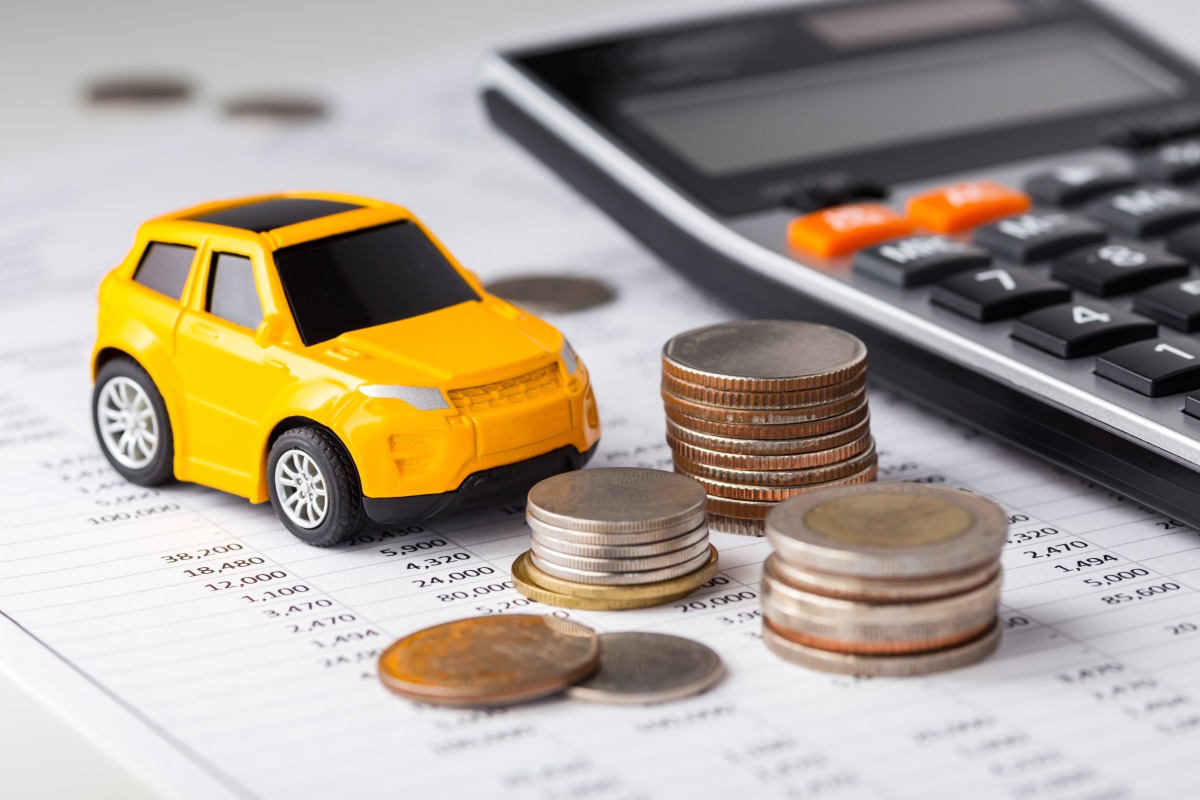 小心荷包!車輛失竊忘記做1件事 仍須繳使用牌照稅 car money with calculator