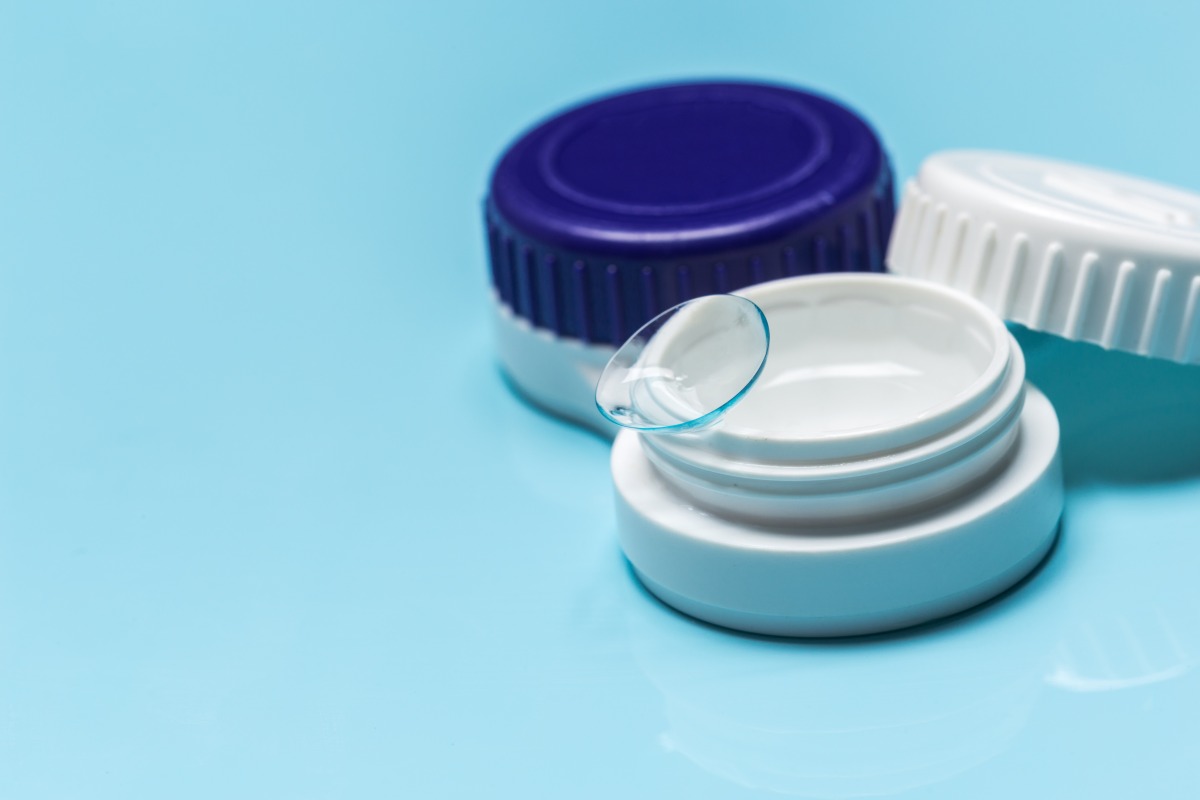 當心觸法!網購違規販賣藥品、醫材最高可罰2百萬 contact lens contact lens case tweezers