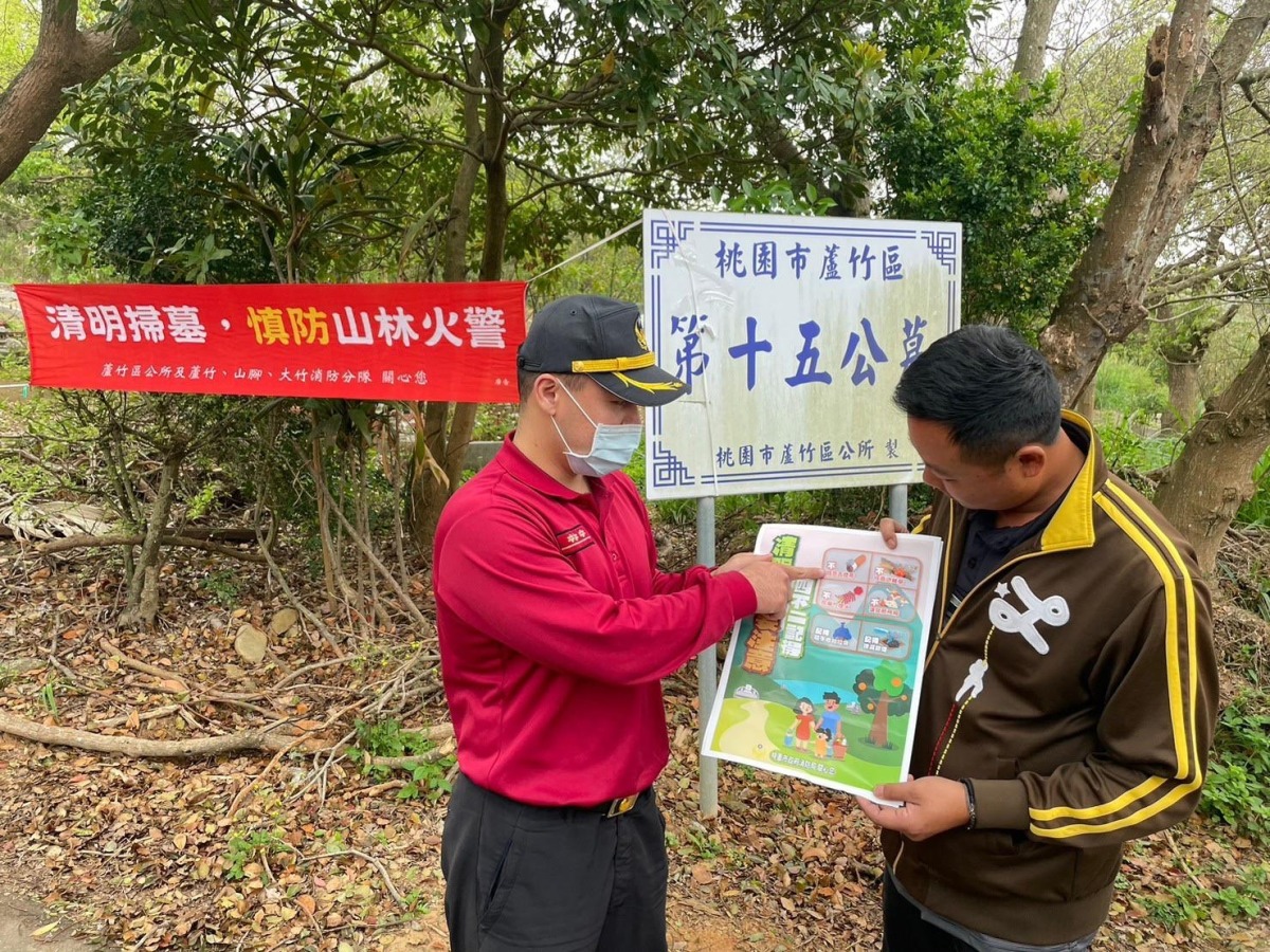 消防局聯合區公所辦防火宣導 建立掃墓「4不2記得」防災意識 e5b81673 f3d5 44dc a895 0aba42464dd4