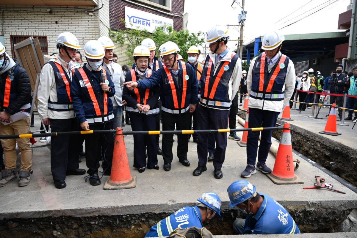 王美花、張善政、鄭運鵬視察桃園穩定供水計畫 盼中央地方緊密合作 wHandNews Image 1 scaled