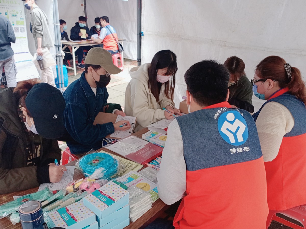 勞動部桃竹苗分署徵才博覽會3/11開跑 1900廠商前進校園獵才 桃竹苗區校園徵才3月開跑 20場次釋逾7萬職缺