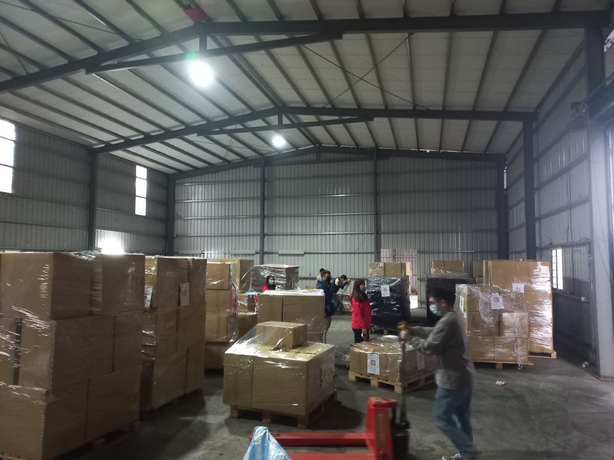地下製菸廠藏身平鎮鐵皮工廠 保三總隊查扣近萬公斤菸草 沈嫌存放私菸之隱密廠房