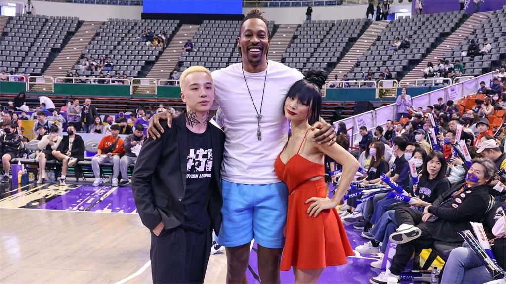 「魔獸」鄰居超大咖!一聽來歷直呼要簽名