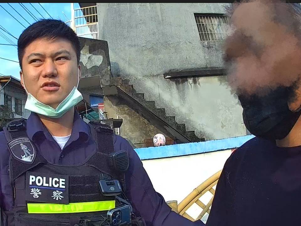 男子開門見警心虛逃 落網辯稱:不知被通緝 1428289